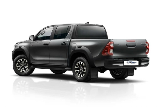 4X4 camionnette Toyota Hilux d'occasion avec suspension arrière multi-lien et phares LED
