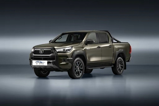 4X4 camionnette Toyota Hilux d'occasion avec suspension arrière multi-lien et phares LED