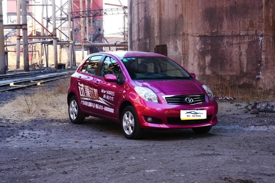 Toyota Yaris 5 portes 5 places Hatchback à essence avec toit et phares LED