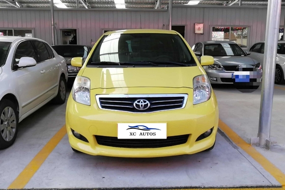 Toyota Yaris 5 portes 5 places Hatchback à essence avec toit et phares LED