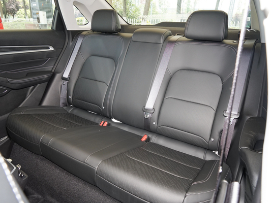 Grande valeur Geely Emgrand berline avec Macpherson Suspension avant et R16 Taille de pneu