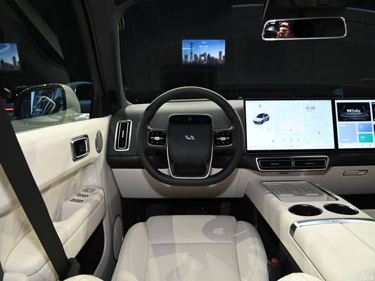 Le siège électrique du conducteur Li L6 2024 Luxe 4wd LiXiang L6 Hybrid Electric Car Suv