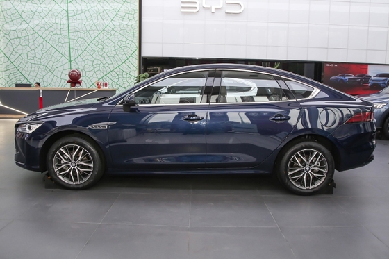 2024 BYD QIN Plus DM-i Honor Edition 55km Autonomie de conduite 4 roues Véhicule de régulation de vitesse normale