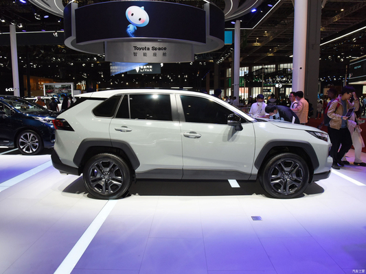 Le couple maximal Nm 200-300Nm Toyota RAV4 5 portes 5 places 2020 Rva4 Carrosse compacte SUV à carburant