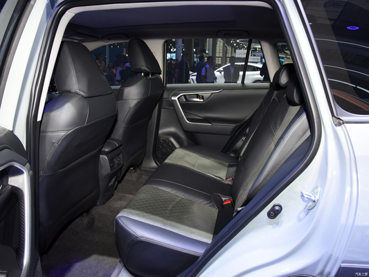 Le couple maximal Nm 200-300Nm Toyota RAV4 5 portes 5 places 2020 Rva4 Carrosse compacte SUV à carburant