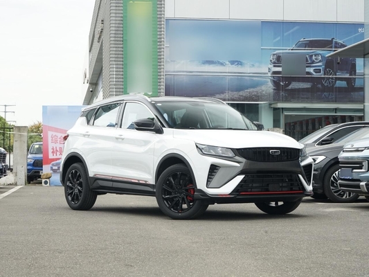 Déplacement 1,5L Geely BinYue 2WD sièges en cuir de voiture caméra arrière toit solaire voiture à essence