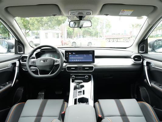 Déplacement 1,5L Geely BinYue 2WD sièges en cuir de voiture caméra arrière toit solaire voiture à essence