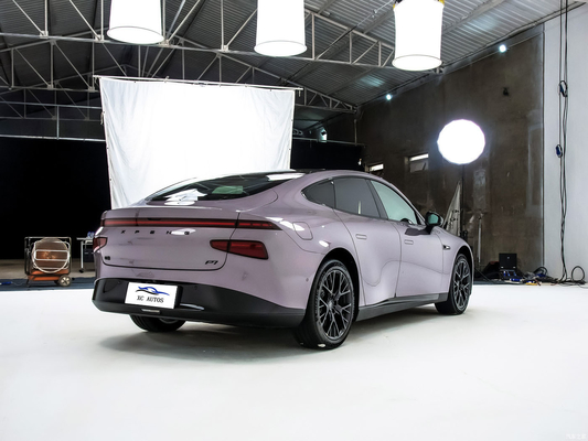Xpeng P7 EV Sedan avec volant multifonctionnel et couple maximal Nm de 400 à 500 Nm