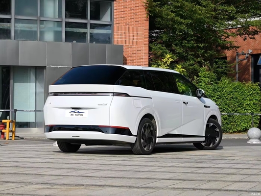 Volant multifonctionnel 2023 Xpeng X9 Euro VI 4 roues motrices 7 sièges MPV Voiture électrique