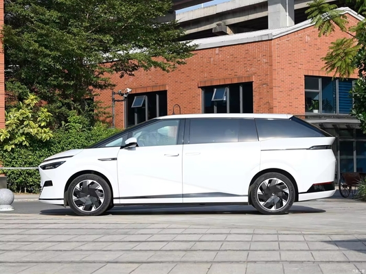Volant multifonctionnel 2023 Xpeng X9 Euro VI 4 roues motrices 7 sièges MPV Voiture électrique