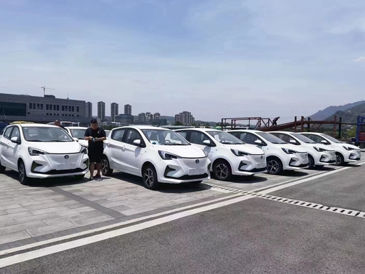 Volant multifonctionnel 2023 Xpeng X9 Euro VI 4 roues motrices 7 sièges MPV Voiture électrique