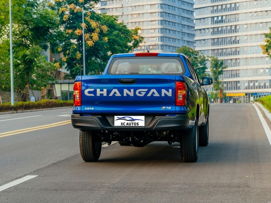 Changan F70 Blue Whale Version 4 portes 5 sièges 2 rangées Benzine 92 Carburant de camionnette de taille moyenne
