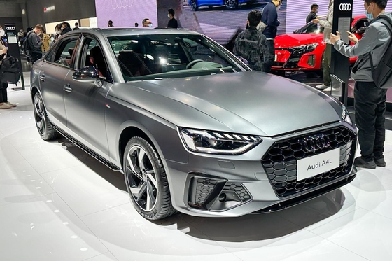 Audi A4l de luxe à grande vitesse Benzine Moderne Euro IV Standard d'émission Voiture d'occasion