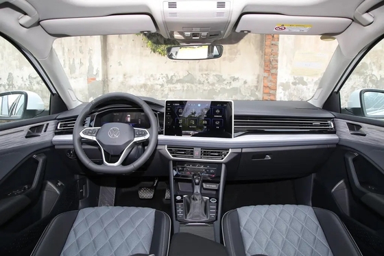 Volkswagen Sagitar voiture à essence à carburant conventionnel 4 portes 5 places
