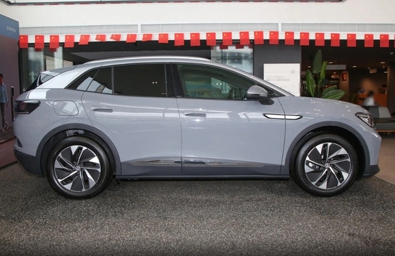 Voiture électrique compacte à 5 places