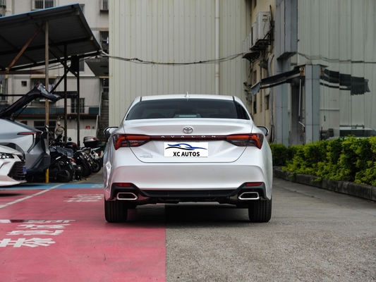 Toyota Avalon voiture de luxe avec 6 airbags et faible kilométrage 1-25000 miles en parfait état