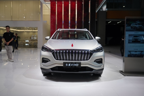 Automobile électrique Hongqi Ehs3 équipée d'un système ESC avec norme d'émission Euro IV et autonomie de 407 km