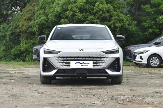 Changan Univ 5 portes 5 places Hatchback Le véhicule hybride électrique avec direction à gauche