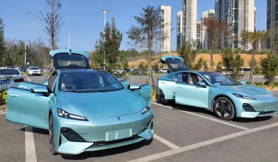 Changan SL03 Shenlan Berline bleu profond 5 sièges 5 portes sièges en cuir voiture à essence pour adultes