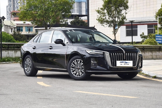 Feuillants à LED Hongqi H5 2.0t 3.0t Automatique Véhicule à carburant ultra longue portée pendant 8 mois