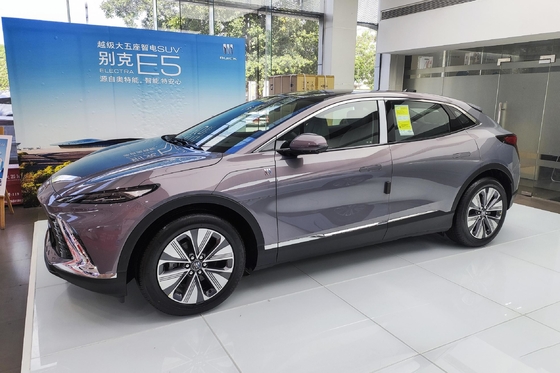 Buick E4 SUV 5 portes 5 places avec une structure de carrosserie avancée et un type d'énergie à l'essence