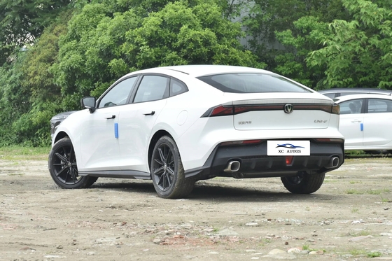Changan UNI V iDD 1.5t hybride La combinaison parfaite d'efficacité et de performance