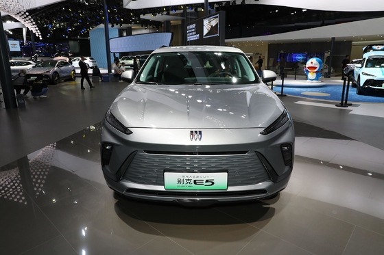 Buick E5 Silver Long Range 620KM SUV à grande vitesse Utilisé voitures électriques avec la structure du corps