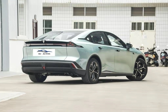 Changan Shenlan SL03 Puissance maximale 150-200PS Volant multifonctionnel Véhicule à énergie