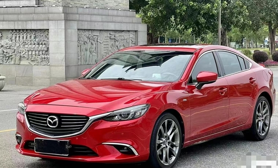 5 sièges Mazda Atenza voiture à essence 2WD berline avec phare LED et abordable