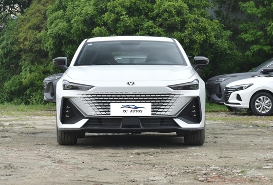 CHANGAN UNI-V version voiture compacte 1.5T 188 chevaux L4 5 portes 5 sièges hatchback 7 vitesses double embrayage DCT