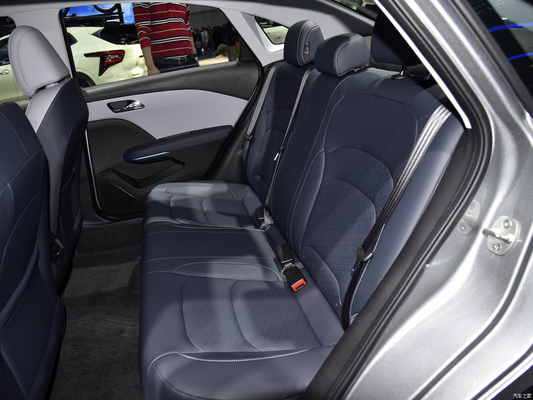 Grande valeur Chevrolet Monza 1.5L essence essence voiture berline 5 portes 5 sièges en cuir