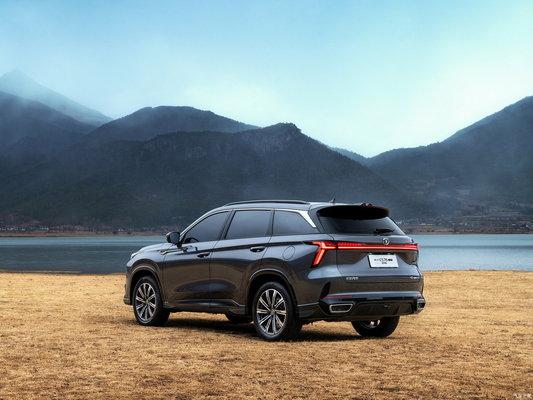 Chang'an Cs75 Plus SUV à essence Volant à gauche 150-200PS Sièges en cuir de puissance maximale