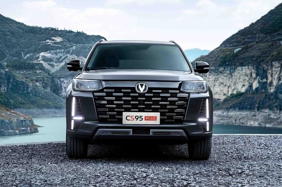 Un SUV à essence Changan CS95 à prix abordable avec sièges en cuir 5 portes et 5 sièges