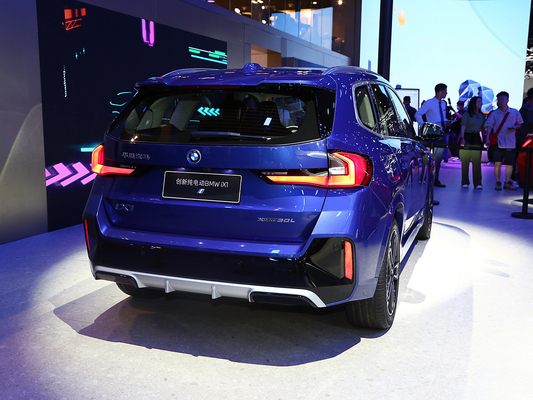 Système de direction électrique et Macpherson Suspension avant IX1 EV SUV Compact Sports Car