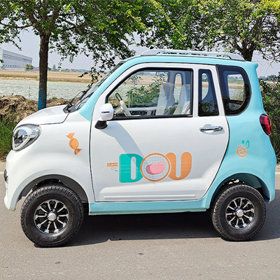Voiture électrique à 4 portes et 4 sièges Mini voiture électrique pour adulte à vitesse maximale 60-120 km/h kilométrage 50 km