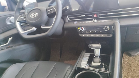 L'équipement de conduite doit être équipé d'un système de direction électrique.