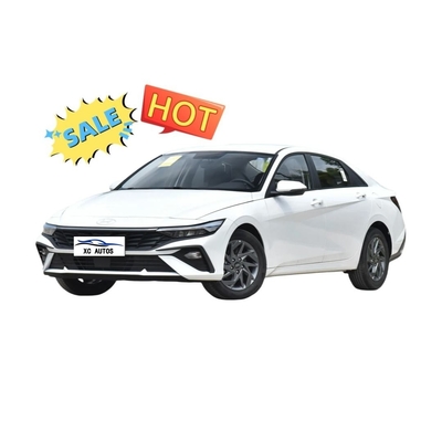 Hyundai Elantra N 2017 2019 accessoires Voiture avec pneu de taille 225/45 R17 et 5 sièges