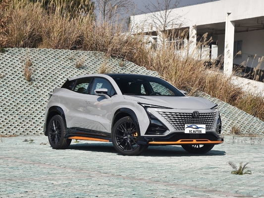 Changan Uni-t 2,0 t Véhicules à essence à essence Véhicule à carburant avec sièges en cuir et phare LED