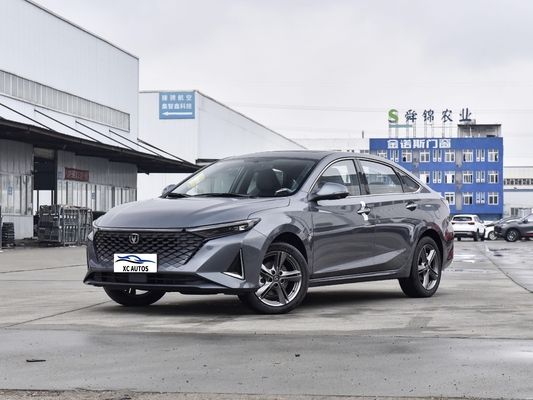 Level Compact Sedan Carburant Benzine voiture d'occasion 2023 de Changan Yida Carburant de voiture de sport