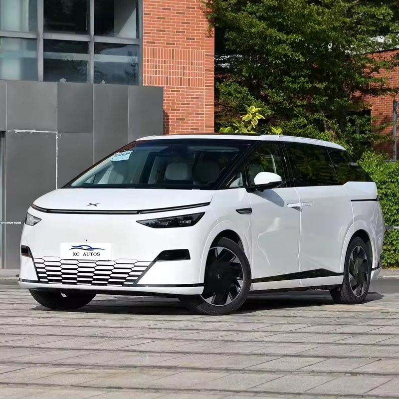 Volant multifonctionnel 2023 Xpeng X9 Euro VI 4 roues motrices 7 sièges MPV Voiture électrique