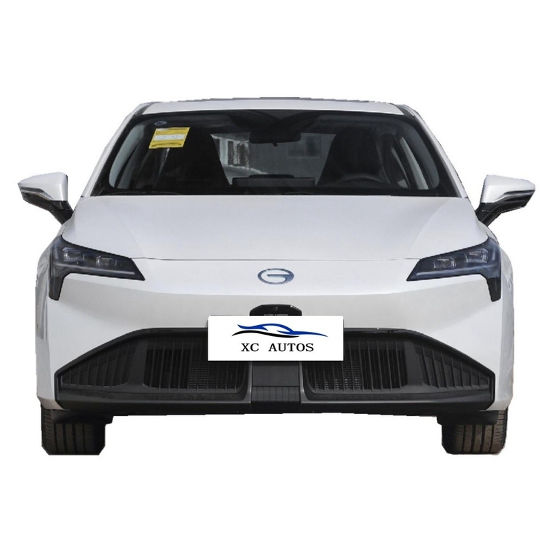 4 portes 5 places AION voiture d'occasion voiture électrique avec direction gauche et toit ensoleillé