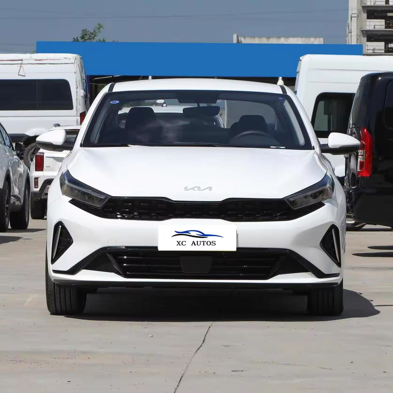 Kia K5 GT-Line Sedan 2023 voitures d'occasion essence 5 places voiture de berline fabriquée en K5 et GT-Line