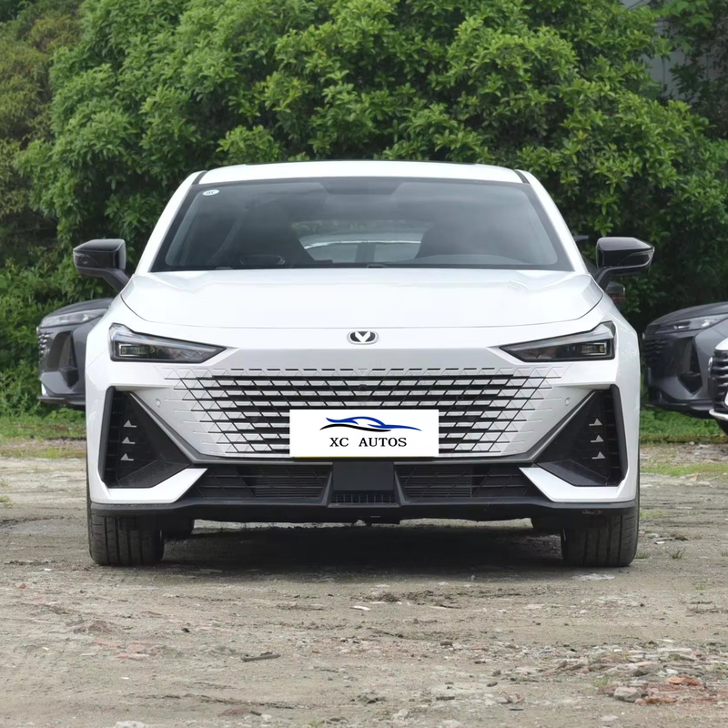 Changan Uni-V 1.5t Idd 113 Km 5 portes 5 places SUV compact avec prise d'énergie dans une voiture hybride avec 1