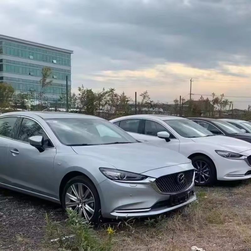 5 sièges Mazda Atenza voiture à essence 2WD berline avec phare LED et abordable