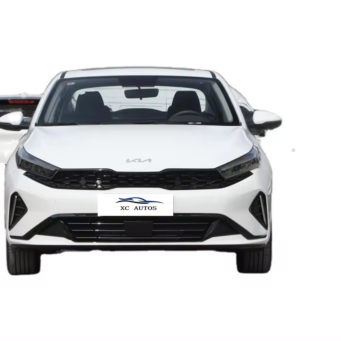 1.5L blanc Kia K3 2024 Compact Car Lumière avant à essence pour l'achat en ligne