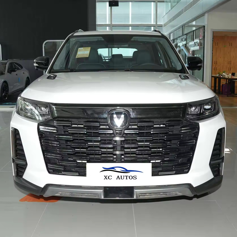 Un SUV à essence Changan CS95 à prix abordable avec sièges en cuir 5 portes et 5 sièges